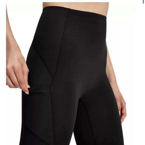 On Running Black Movement Tights short - Picture 3 of 7